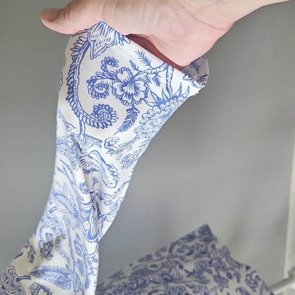 LuLaRoe Blue and White Print Valentina Button-Down Top NWOT - Picture 5 of 12